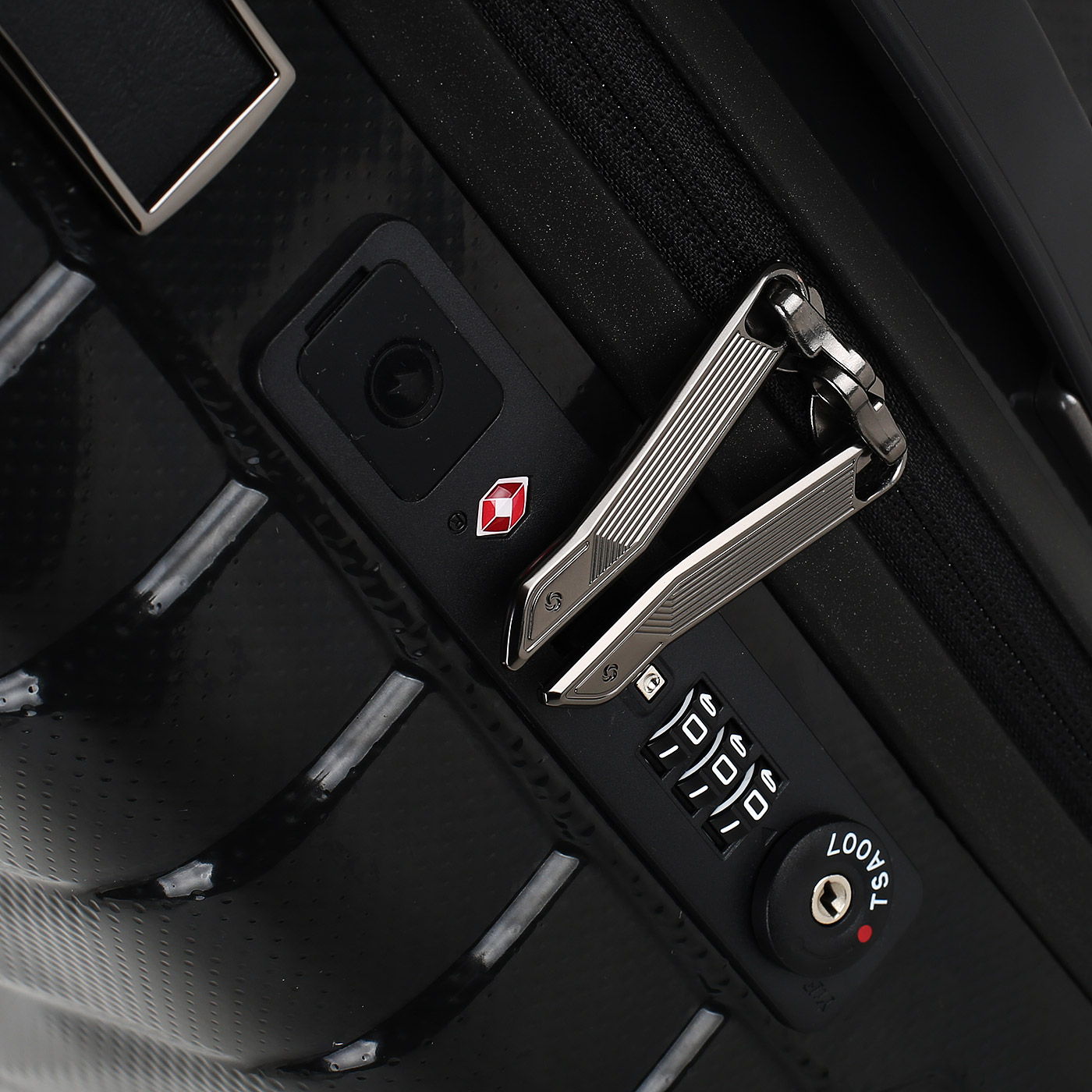 Чемодан для ручной клади  с кодовым замком Samsonite Proxis