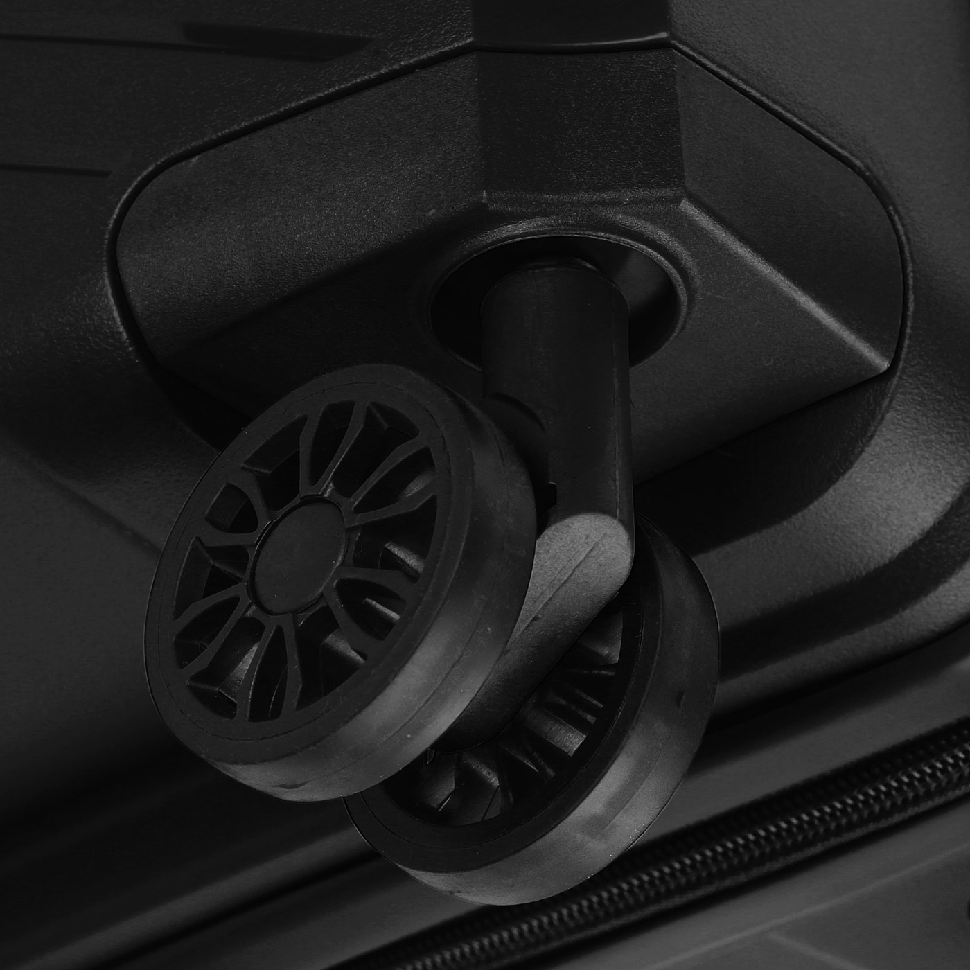 Чемодан средний M из полипропилена с кодовым замком Stevens Sunset