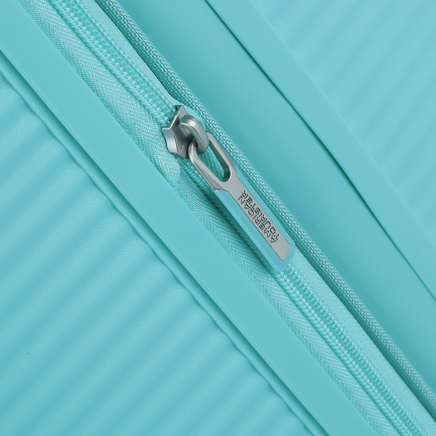 Чемодан American Tourister Soundbox