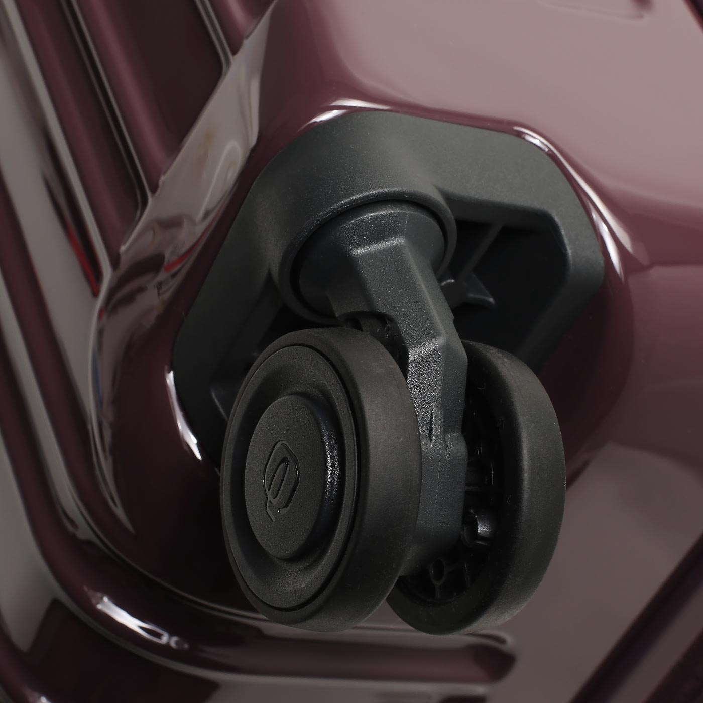 Чемодан для ручной клади из поликарбоната Piquadro PQ Light